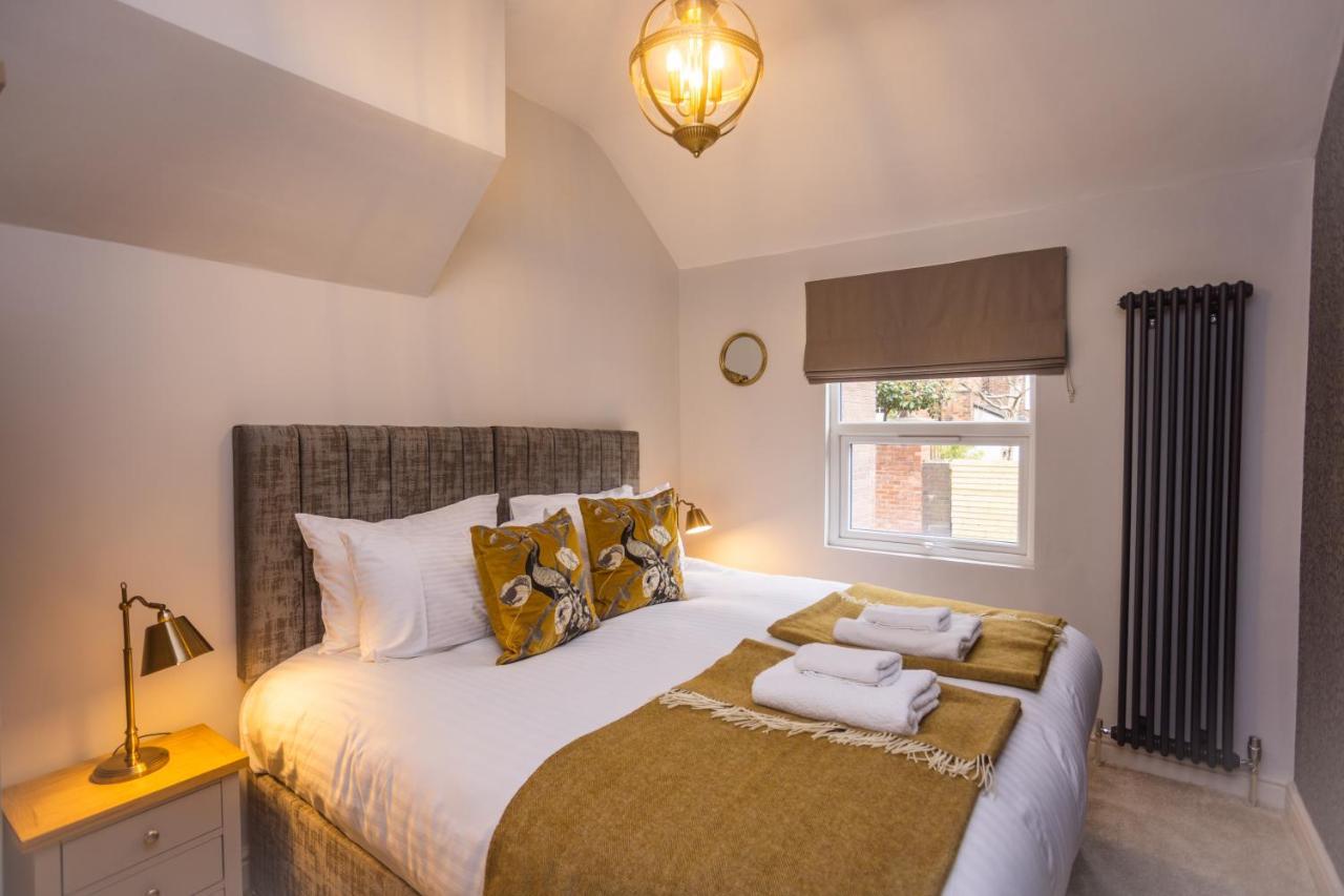 Historic City Centre Town House Chester Exterior photo