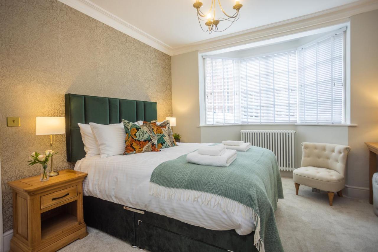Historic City Centre Town House Chester Exterior photo